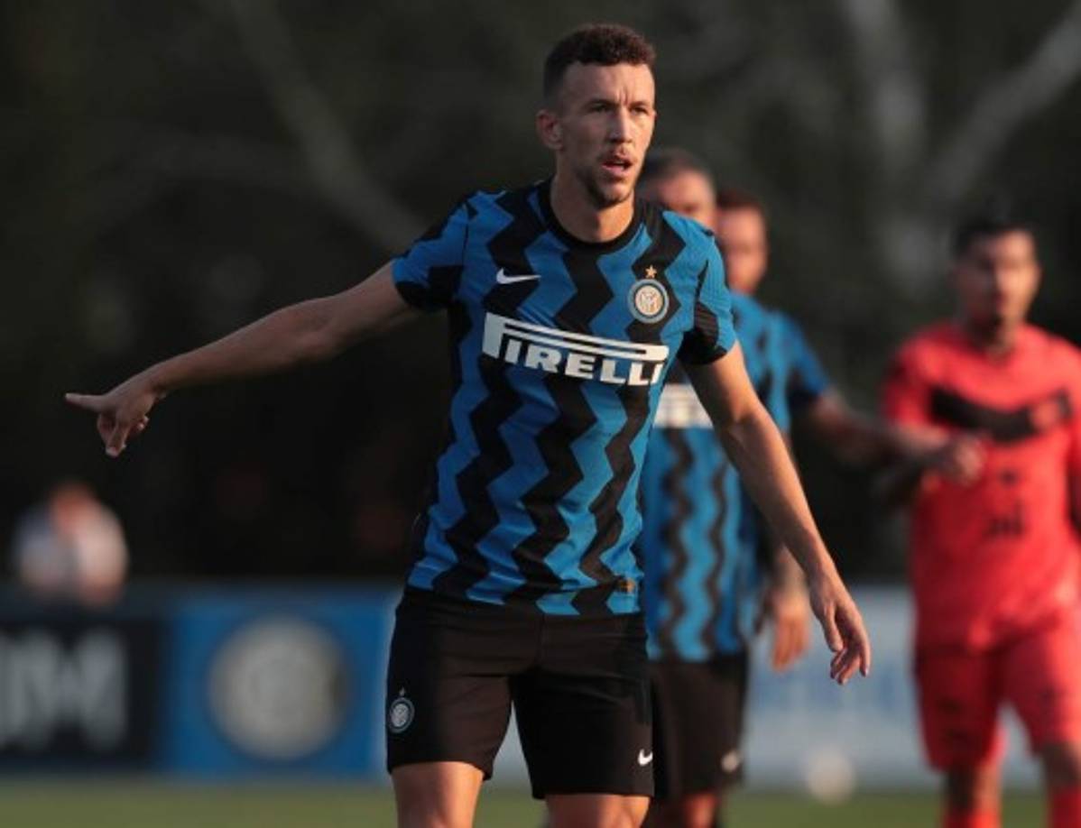 ¡El PSG estaría interesado en Ivan Perisic! Según Footmercato, el director deportivo del club parisino, Leonardo, preguntó recientemente por la situación del extremo croata del Inter de Milán, al que ve como una oportunidad de mercado para obtener mediante una cesión con opción de compra. Sin embargo, el Manchester United andaría por delante en la negociación.<br/><br/>Perisic fue muy importante en el Bayern Múnich para lograr el triplete en la pasada temporada.