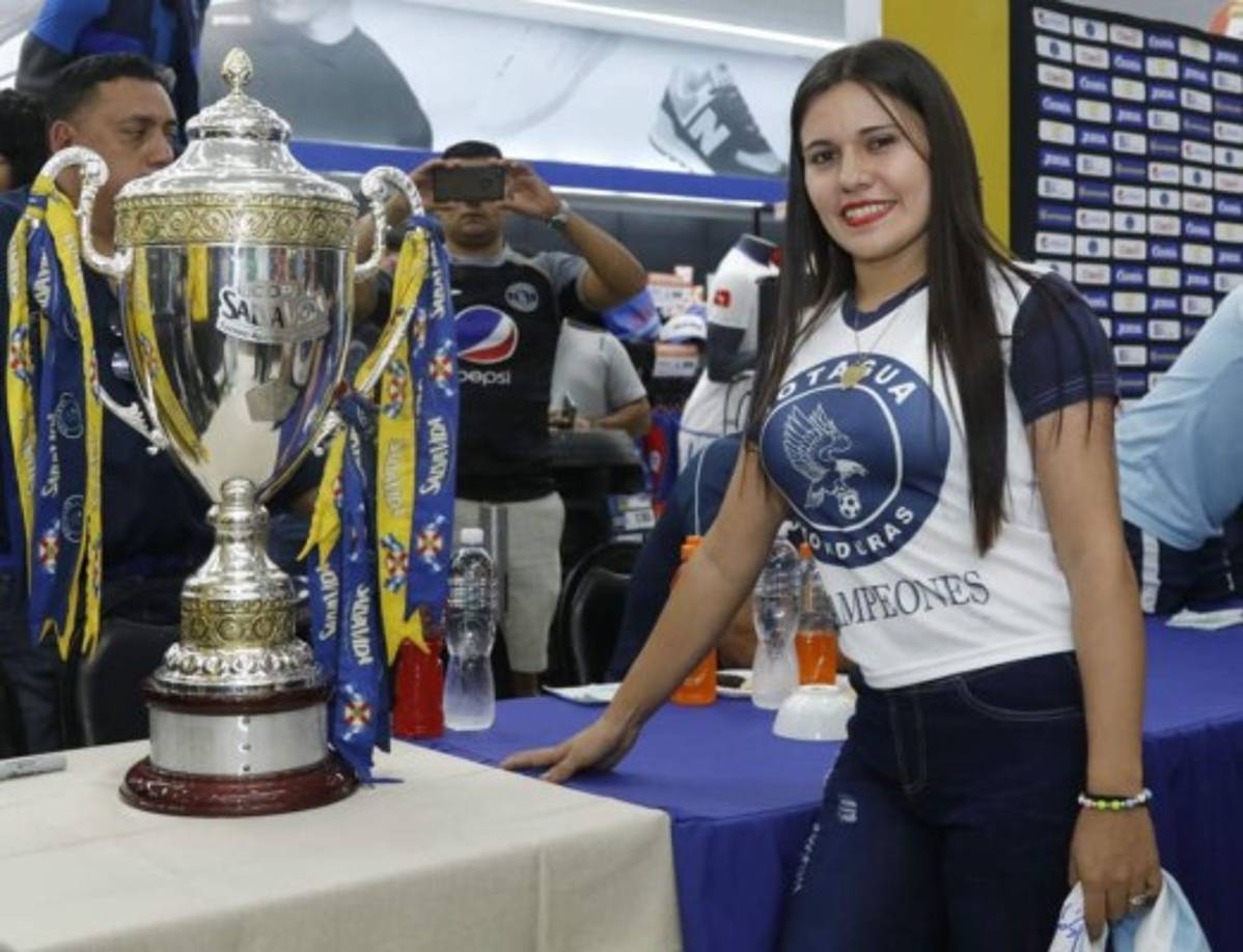 La belleza de la mujer hondureña no podía faltar y esta chica cautivó a muchos.