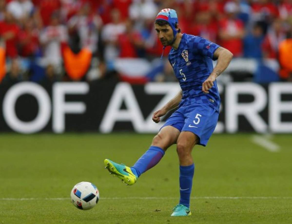 El futbolista del Lokomotiv de Moscú es un verdadero guerrero en la cancha. FOTO EFE.