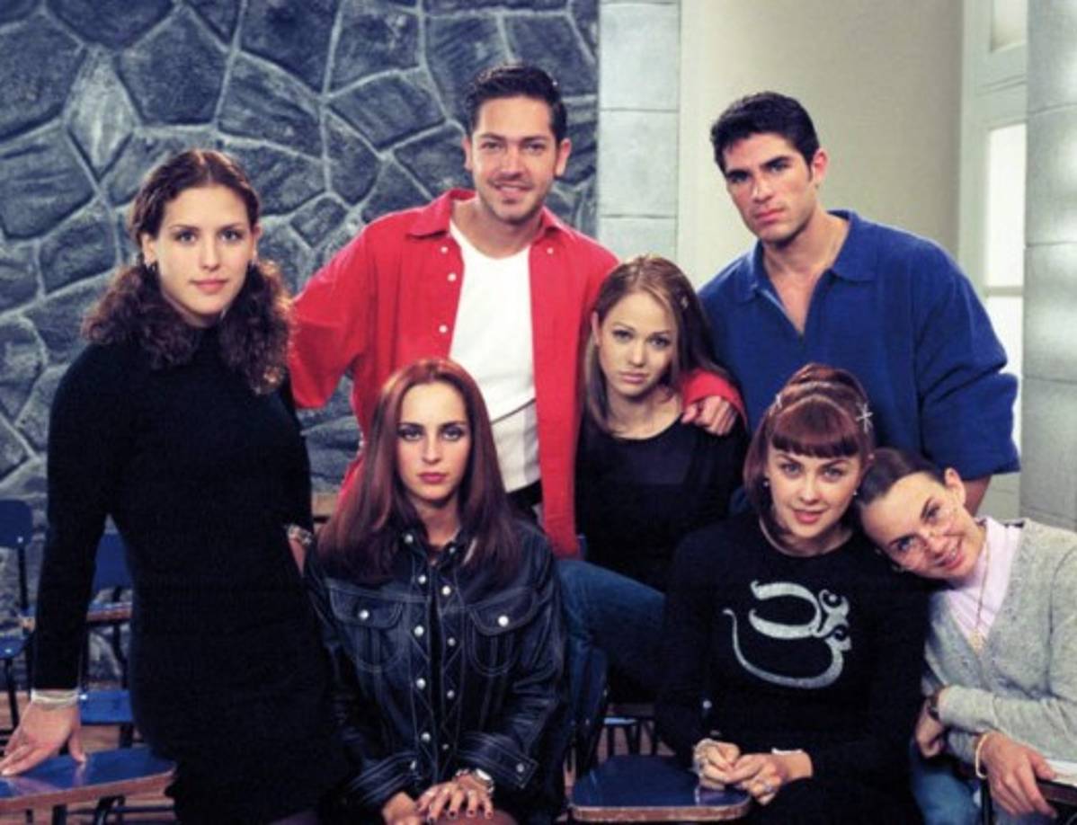 1. Eduardo Verastegui: Se dio a conocer por su participación en varias telenovelas juveniles de Televisa, entre estas: Soñadoras, Alma Rebelde, Tres Mujeres, entre otras. El galán dio el salto a Estados Unidos participando en series como Charmed, CSI Miami y otras películas.