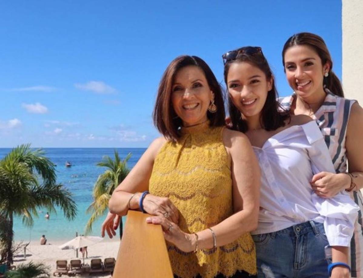 A través de sus redes sociales la presentadora de Despierta América compartió su viaje, en el que estuvo bien acompañada de doña Hena, madre de Maity, y Hena Sofía, su hermana menor.