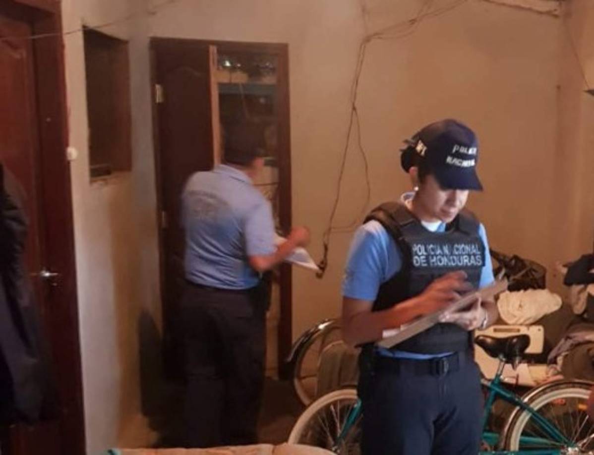 En Baracoa, Cortés, se ejecutan allanamientos en busca de armas y drogas con apoyo de cuerpos policiales.<br/>