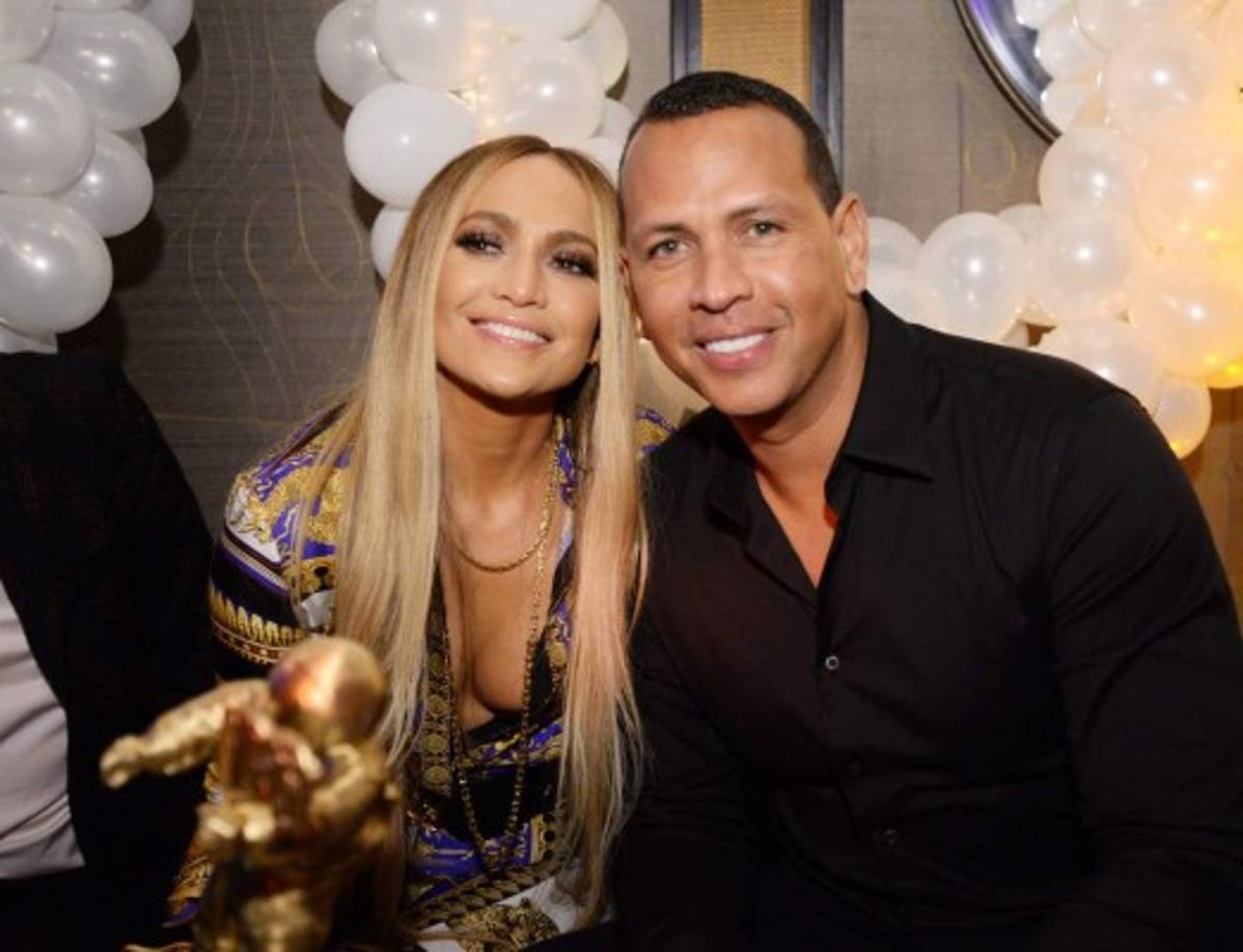 Este lunes 20 de agosto JLo fue homenajeada con el premio Michael Jackson Video Vanguard en los MTV Video Music Awards 2018, en cuya gala tuvo varios cambios de ropa dignos de la diva que es.