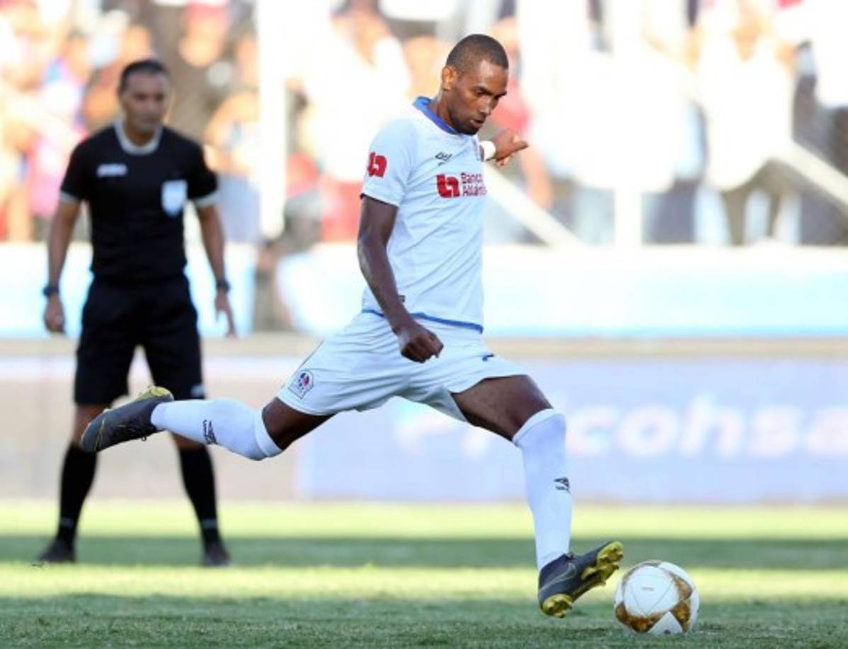 Jerry Bengtson - El delantero comandará el ataque olimpista frente al Saprissa de Costa Rica.