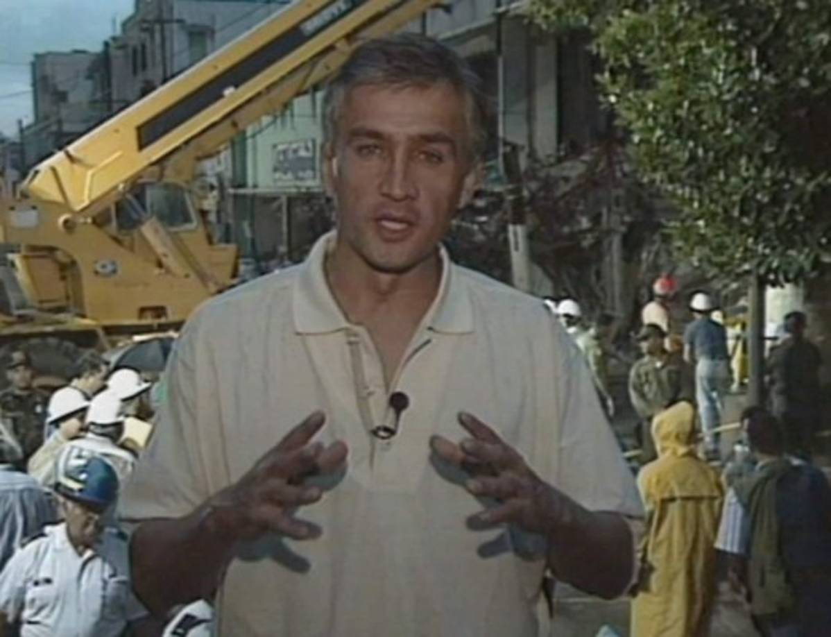 7. Además de su tarea en el Noticiero Unvision, que se transmite en los Estados Unidos y 13 países de América Latina, Ramos escribe una columna semanal en más de 40 diarios del hemisferio (que distribuye The New York Times Syndicate) y participa en el sitio de internet entre ellos Diario LA PRENSA.