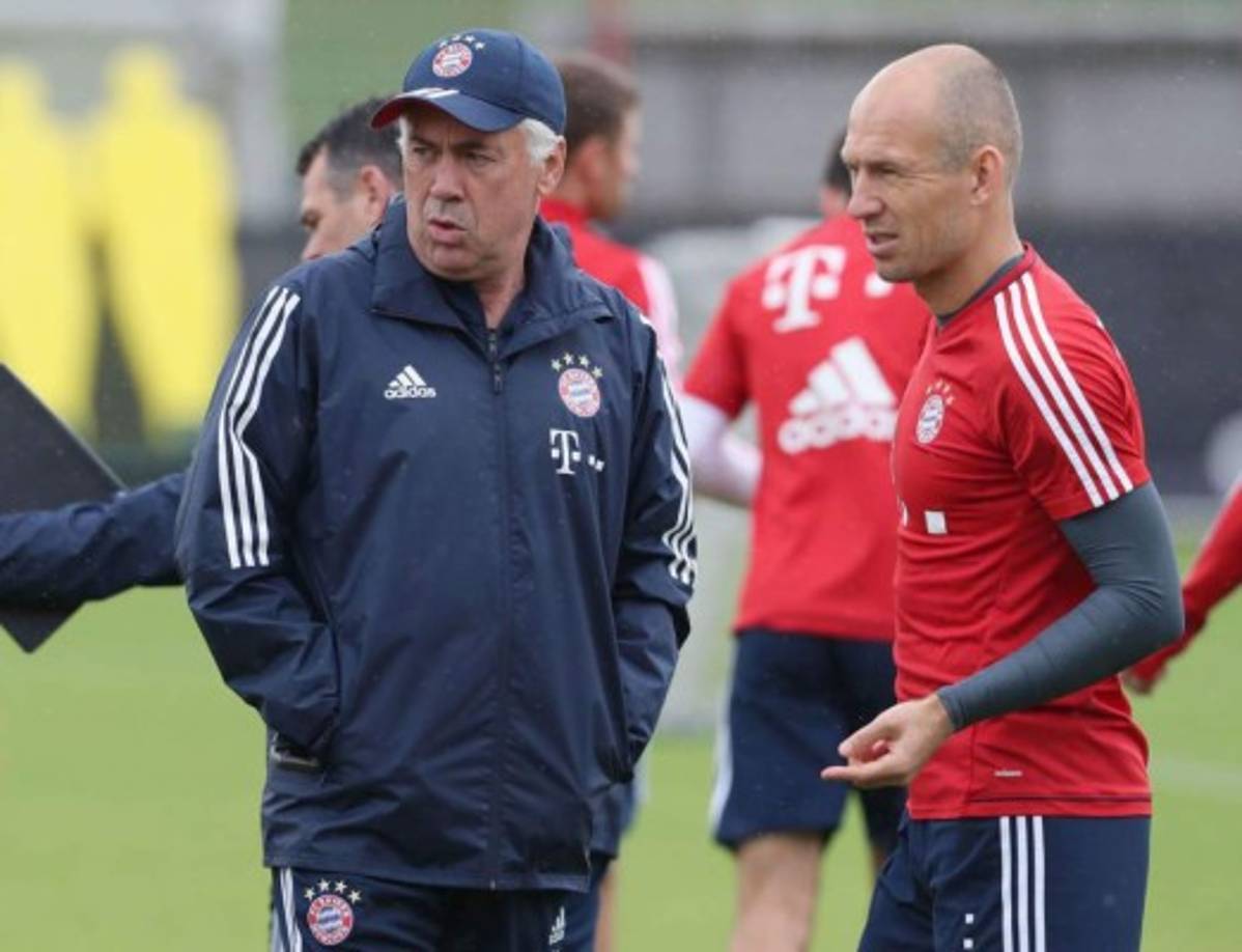 Arjen Robben habla para Kicker sobre la marcha de Carlo Ancelotti del Bayern Múnich, y desmiente que él tenga nada que ver: 'Se han publicado cosas en los medios de las cuales me gustaría alejarme. Esas cosas son mierda. Odio cuando pasan cosas como estas. Soy la última persona que iría en contra de un entrenador o compañero'.