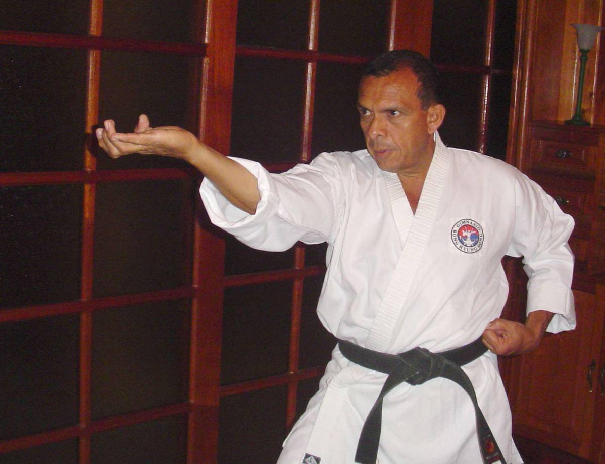 “Los de este gobierno saben que están perdidos y van pa´ fuera” y agregó “he decidido unirme activamente a los esfuerzos de mi partido para que el país retorne al camino de la democracia”: Pepe Lobo