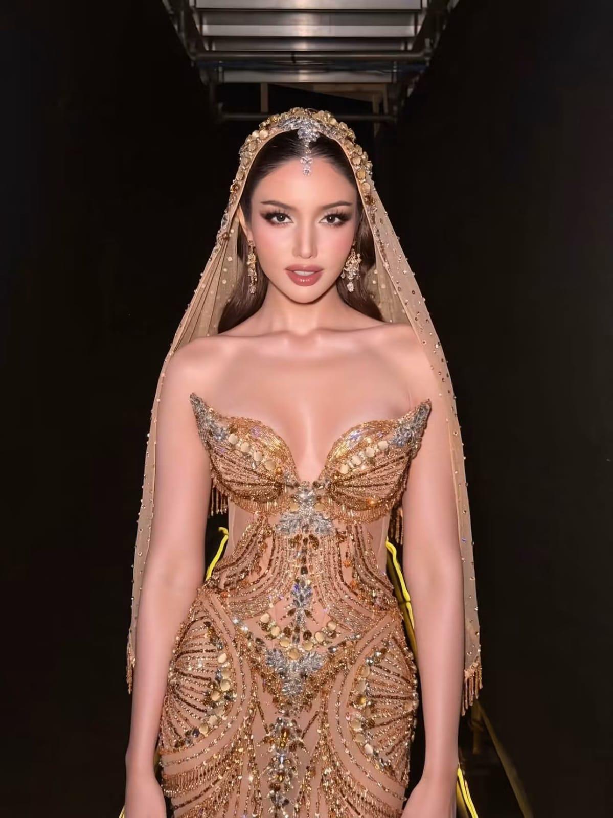 Una corona no te convierte en reina: Miss Tailandia cuestiona a Miss Universo