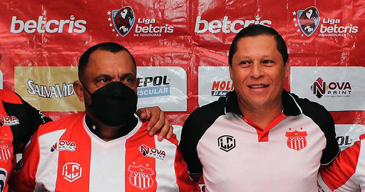 Raúl Cáceres y Jairo Martínez en la presentación del DT hace unos meses atrás.