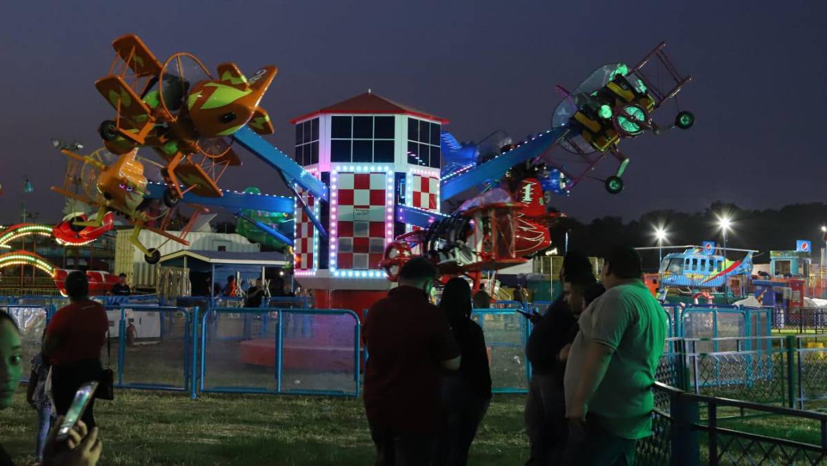 Feria Juniana: Sampedranos ya disfrutan de los juegos mecánicos