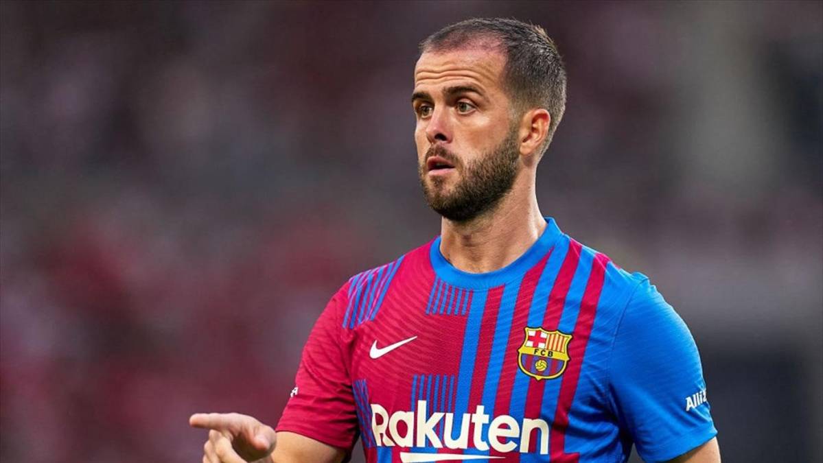 Miralem Pjanic, de 32 años, tiene aún dos temporadas de contrato por delante con el FC Barcelona, pero ni deportiva ni económicamente interesa al club azulgrana, que le busca una salida en este mercado de verano. Según informa Tuttosport, diario especializado en información de la Juventus, el ex jugador de la ‘Vecchia Signora’ es objetivo del Olympique de Marsella para reforzar su centro del campo.