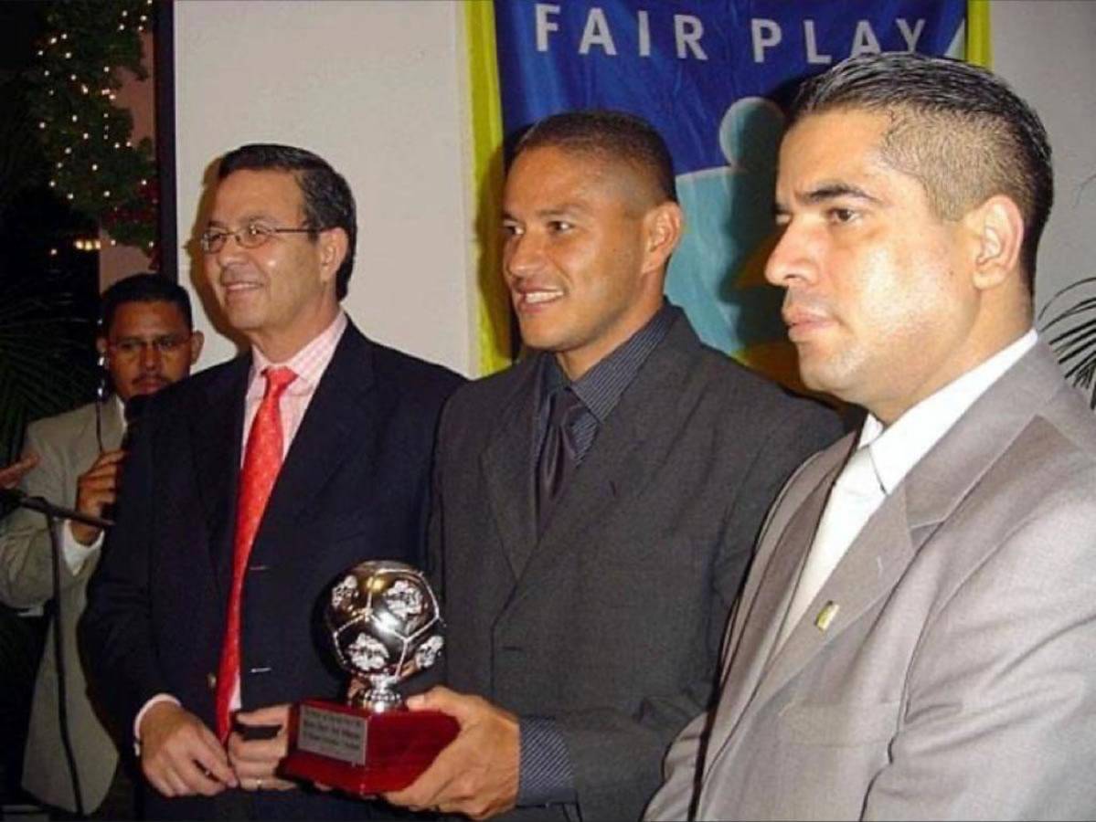 Walter Urbina junto a Wilmer Velásquez y Rafael Callejas.