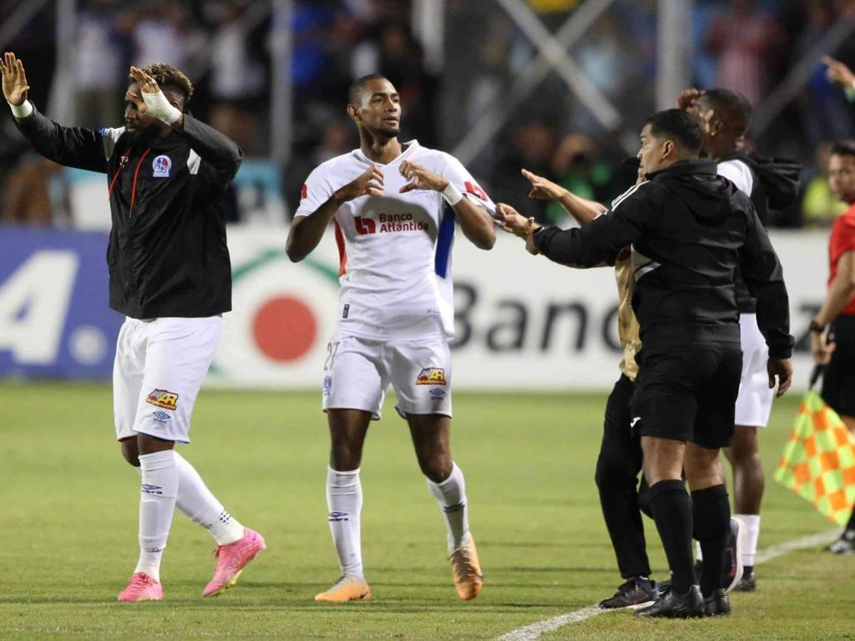 Así celebró Jerry Bengtson su gol para el empate del partido 1-1 ante el Motagua.