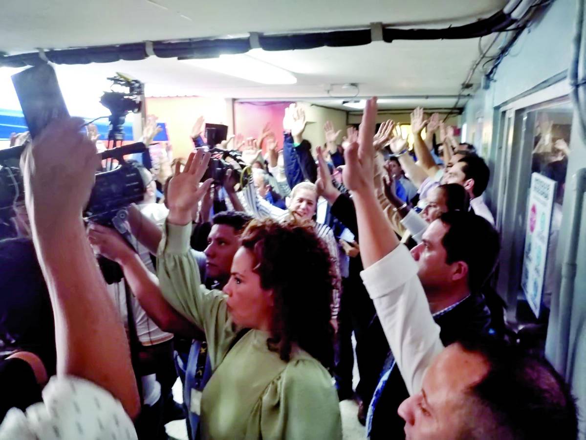 Sesión de 72 diputados desconoce elección del fiscal