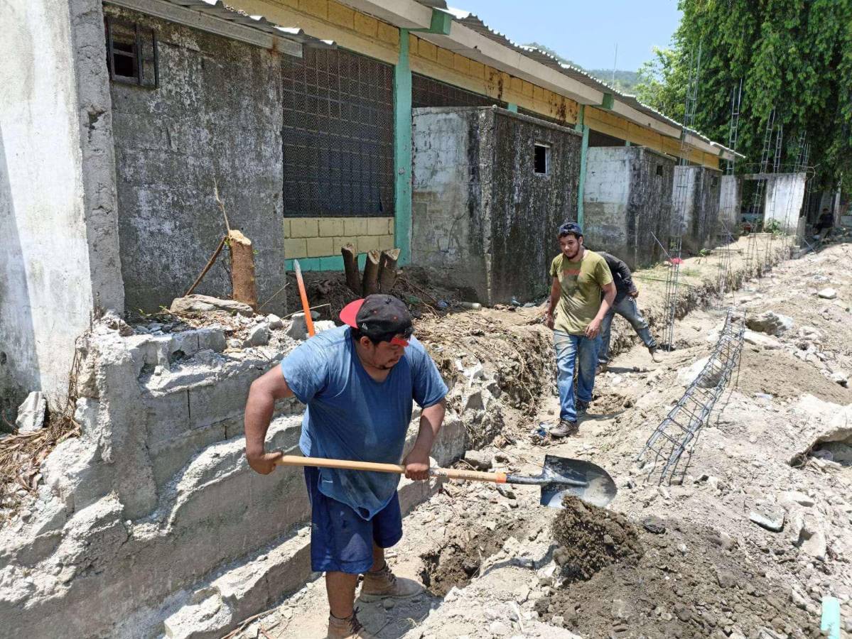 Trabajos en escuelas de Chamelecón avanzan y pronto volverán a clases