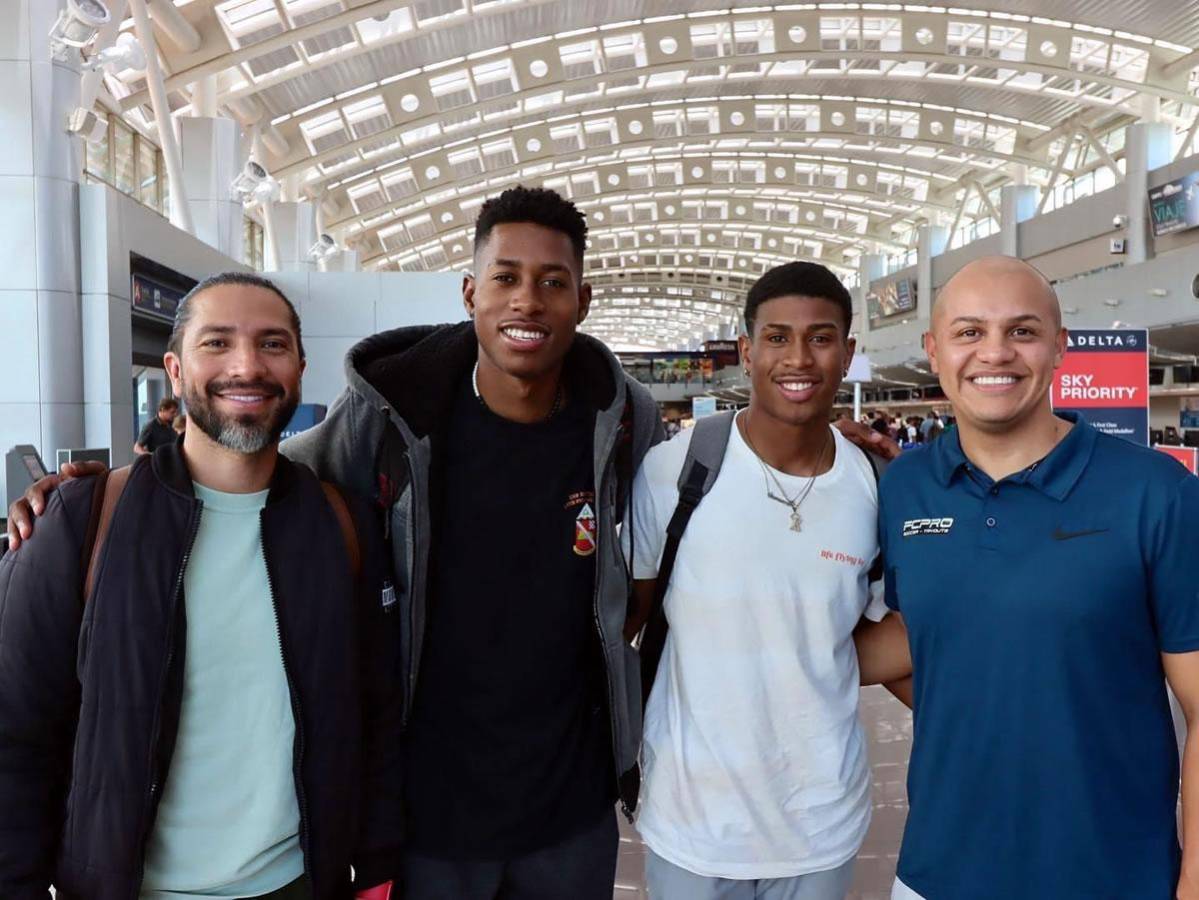 Los dos futbolistas hondureños viajaron a Estados Unidos acompañados por su agente Daniel Solís.