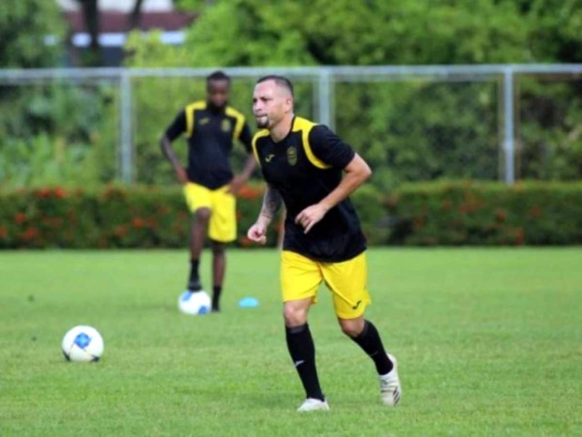 El Real España tiene a Ilce Barahona apartado y entrenando en solitario.