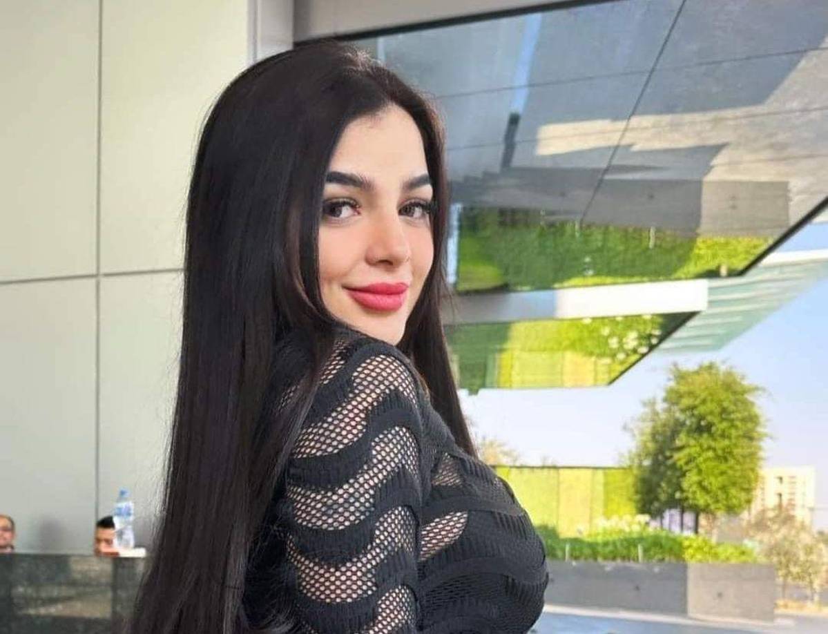 Saltó a la fama luego de filtrarse videos íntimos en internet. Desde entonces ha acumulado notoriedad en redes sociales, posicionándose como una de las figuras más mediáticas de la farándula mexicana. 