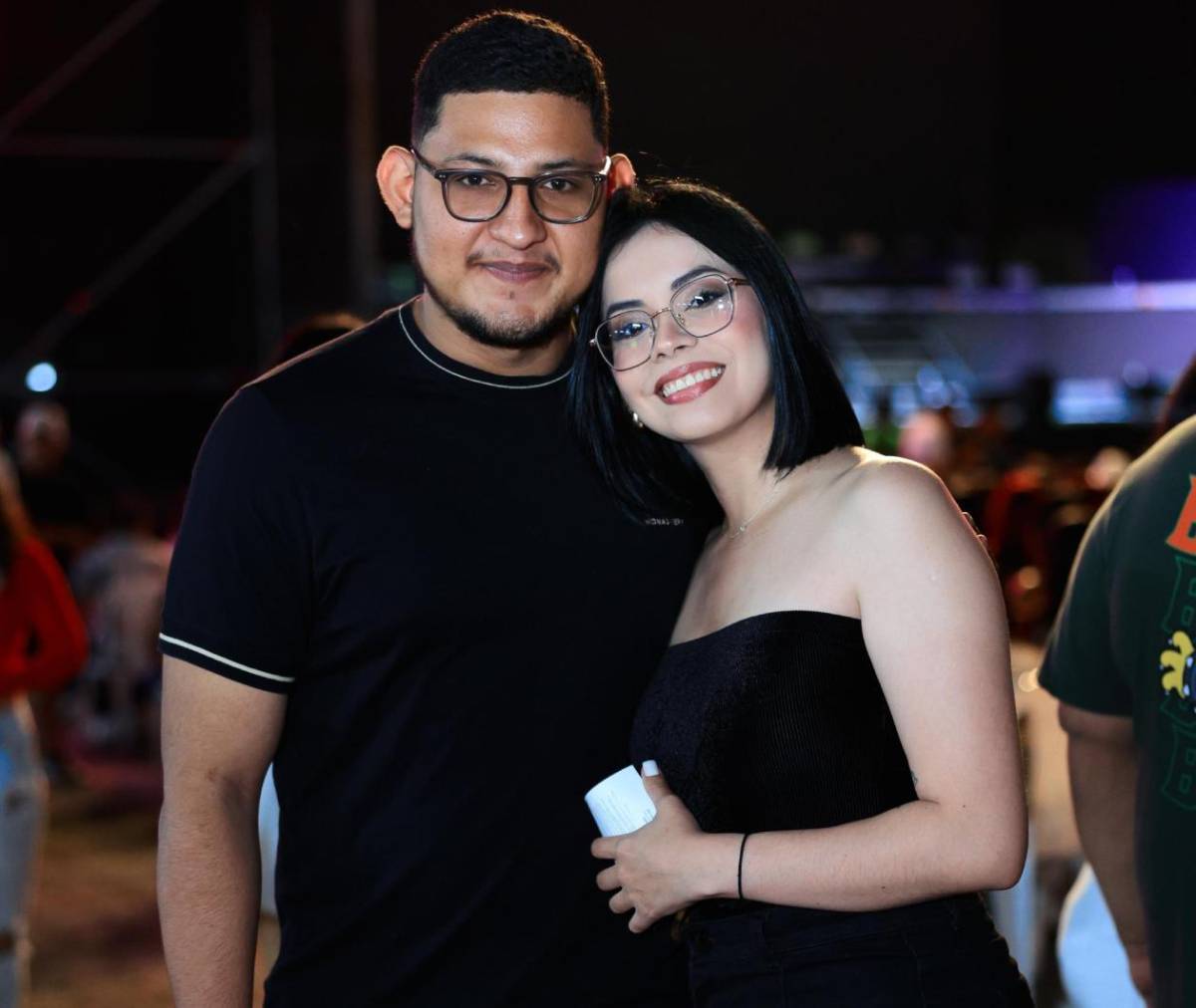 La juventud sampedrana disfrutó en el concierto de Beéle