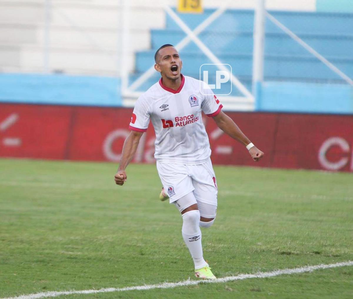 Edwin Rodríguez gritando su gol que liquidó a la UPN.