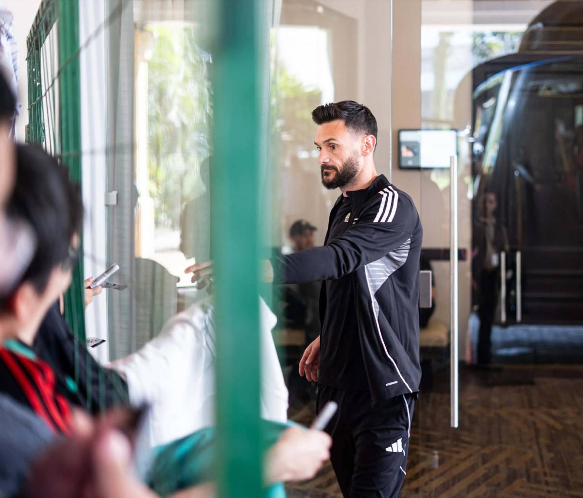El inesperado inconveniente que tuvo LAFC y Son para salir; crack sufrió problema