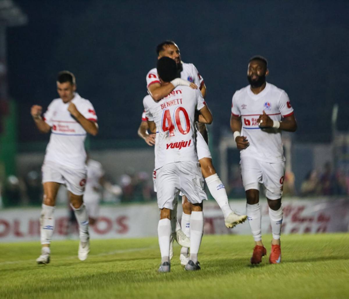 Olimpia da golpe al Choloma, 'intruso' se mete en pleno partido y Tiktoker cautiva