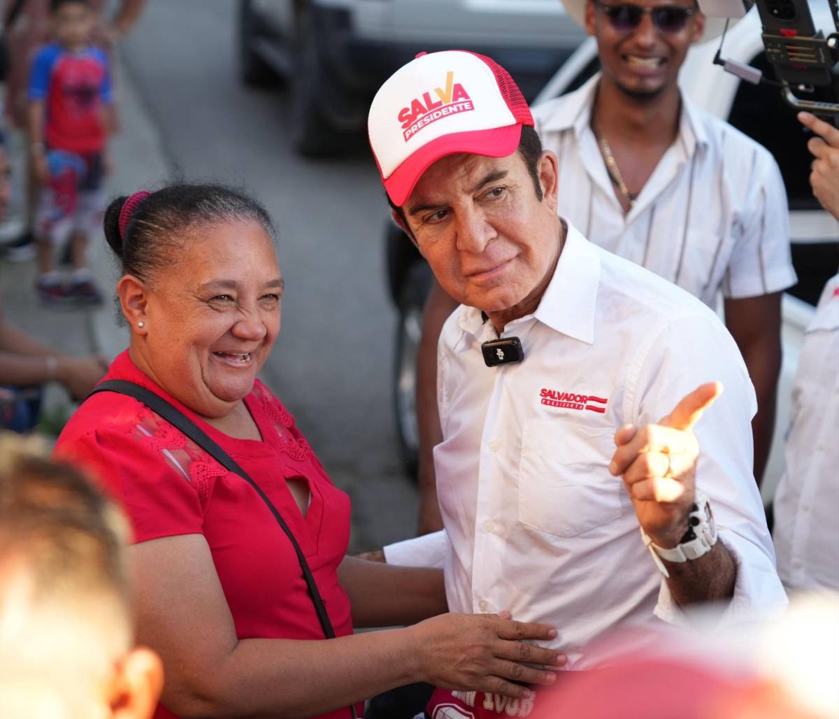 Salvador Nasralla: Si quieren comer una pata de pollo al mes, voten por Rixi