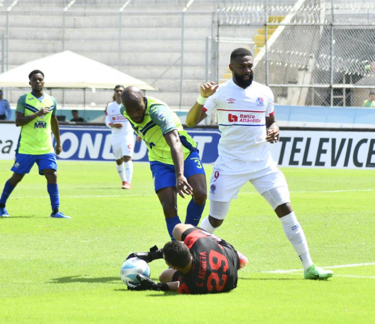 Menjívar festejó a lo CR7, héroe y la molestia de Tilguath en el Olimpia-Olancho