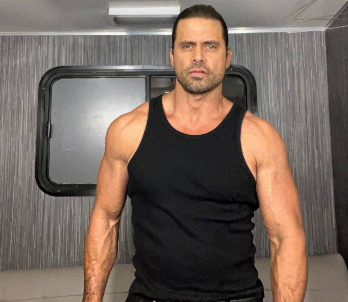 Capturan a famoso actor de la telenovela La Mujer en el Espejo por robo con violencia