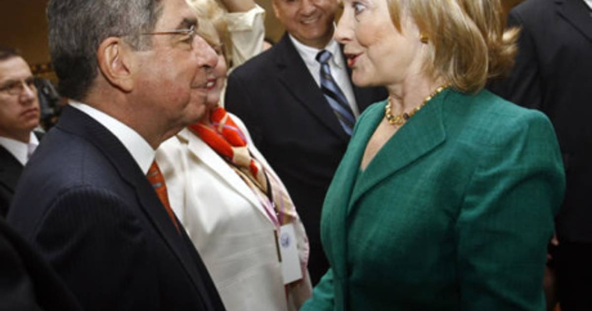Clinton insta a propagar beneficios del TLC