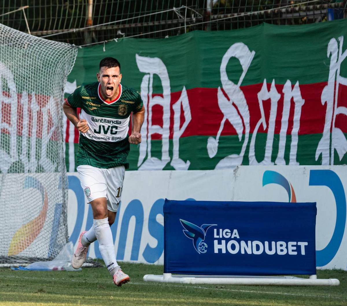 Marathón celebra vs UPNFM, dos expulsados, festejo a lo 'Balotelli' y chicas