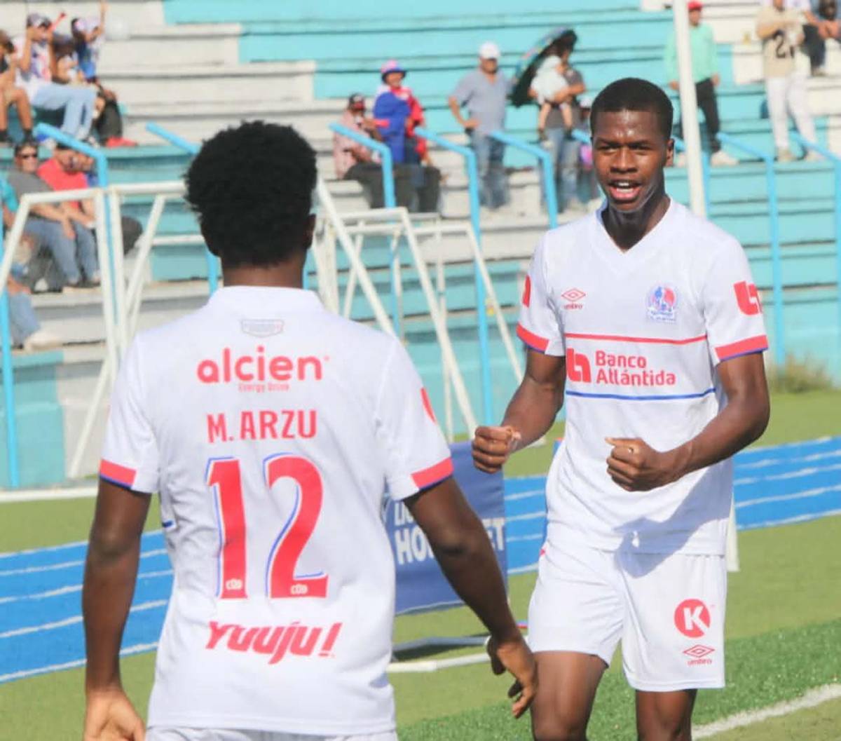 Olimpia se toma venganza, llanto de futbolista, esposa cautiva y chica del Génesis