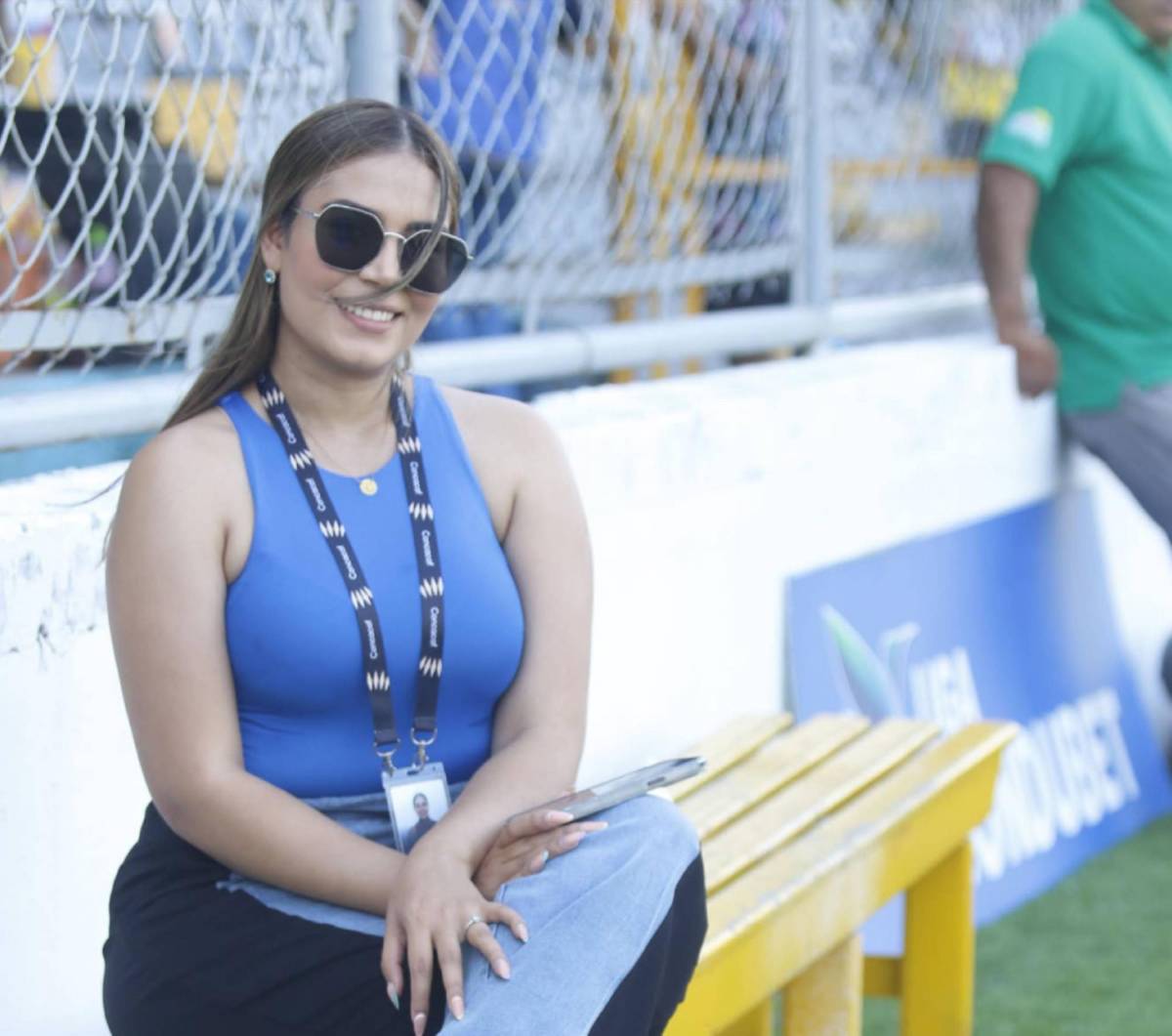 Descubren al hombre viral, novia de futbolista enamora y sorprende esposa de directivo
