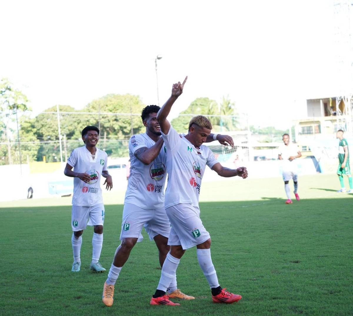 Locura del Marathón, dolor de Platense, polémica y el gesto de Lavallén