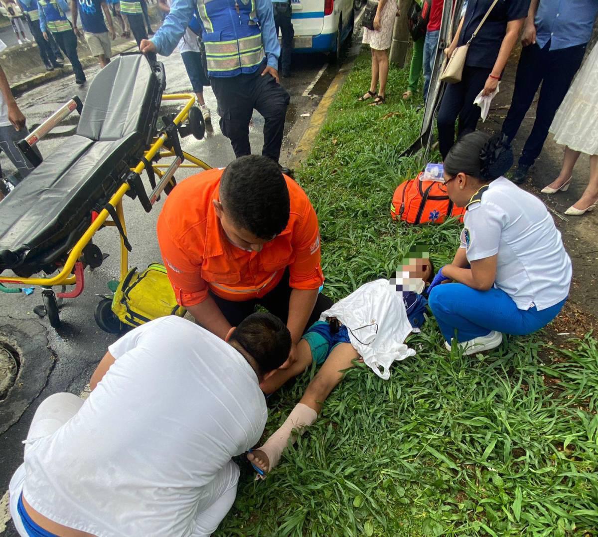 Ellos son el niño y el policía arrastrados por corriente de agua en San Pedro Sula