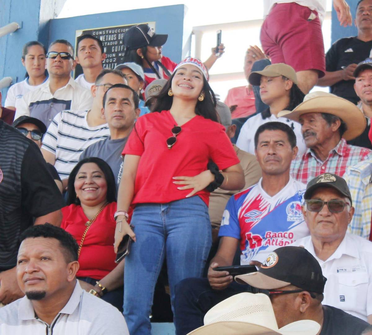Chica de negro enamora, el penal que pidió Olimpia e insólita expulsión en Catacamas