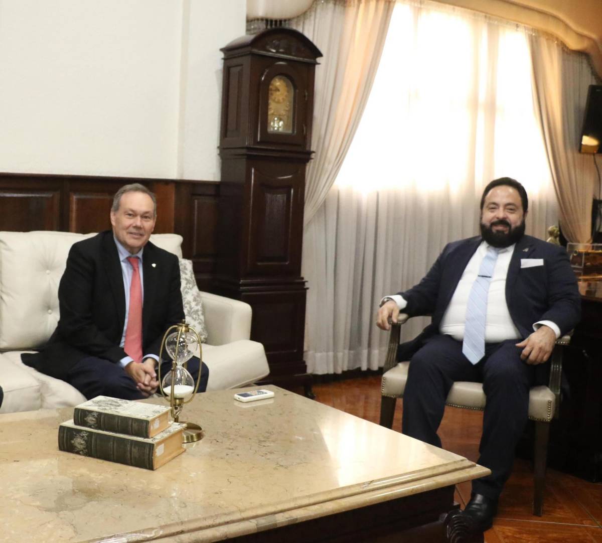 ¿Quién es Roberto Viciano, el cerebro de Hugo Chávez que se reunió con el gobierno?