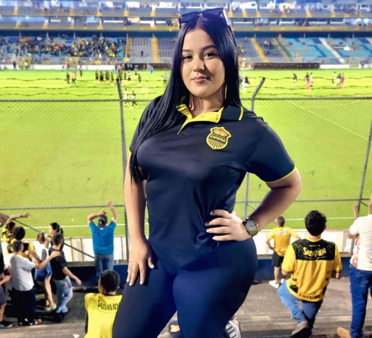 Las famosas y lindas aficionadas del Olimpia y Real España: ¿una japonesa?