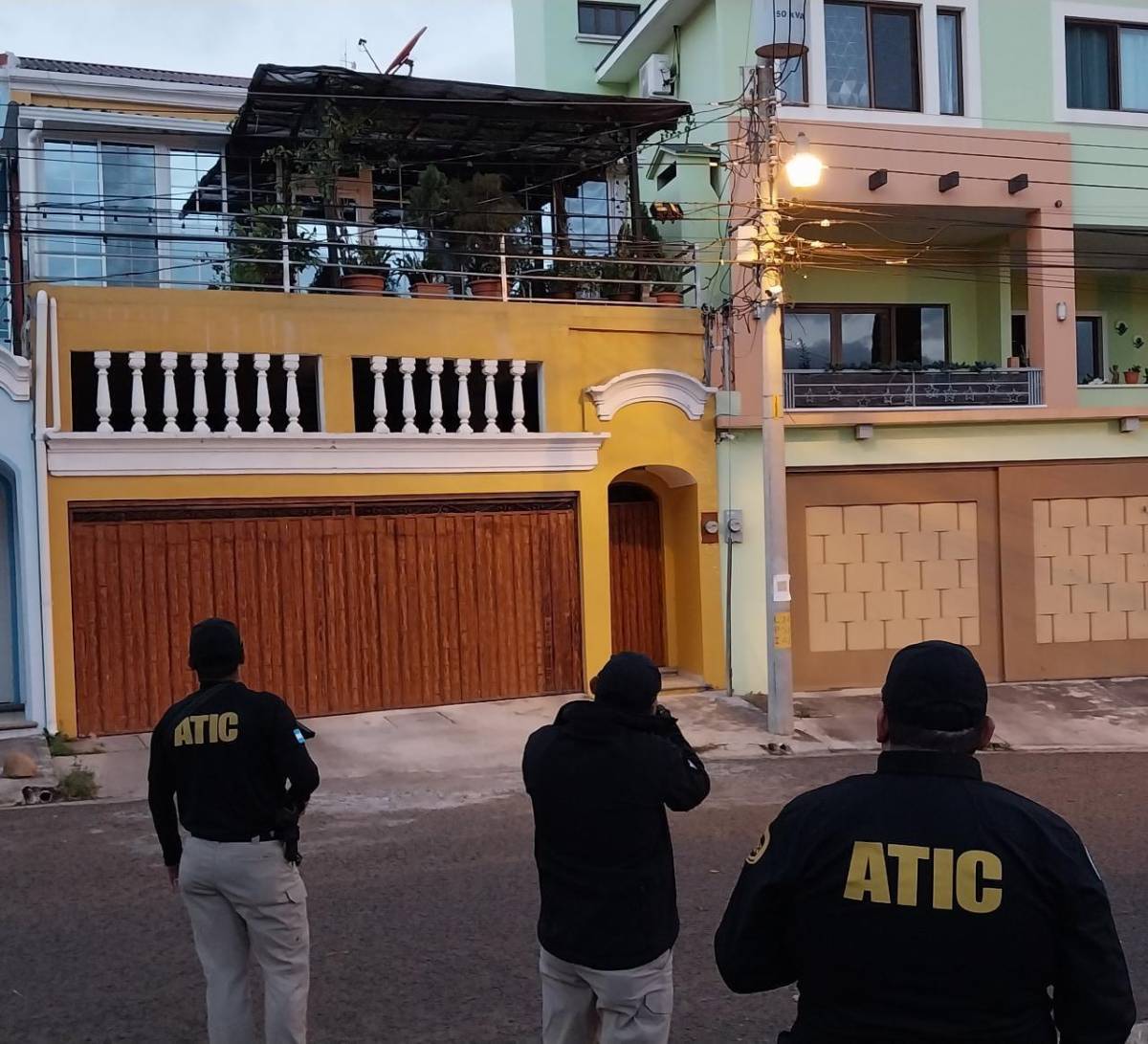 Fiscalía asegura bienes a excomisionado de policía, Héctor Iván Mejía