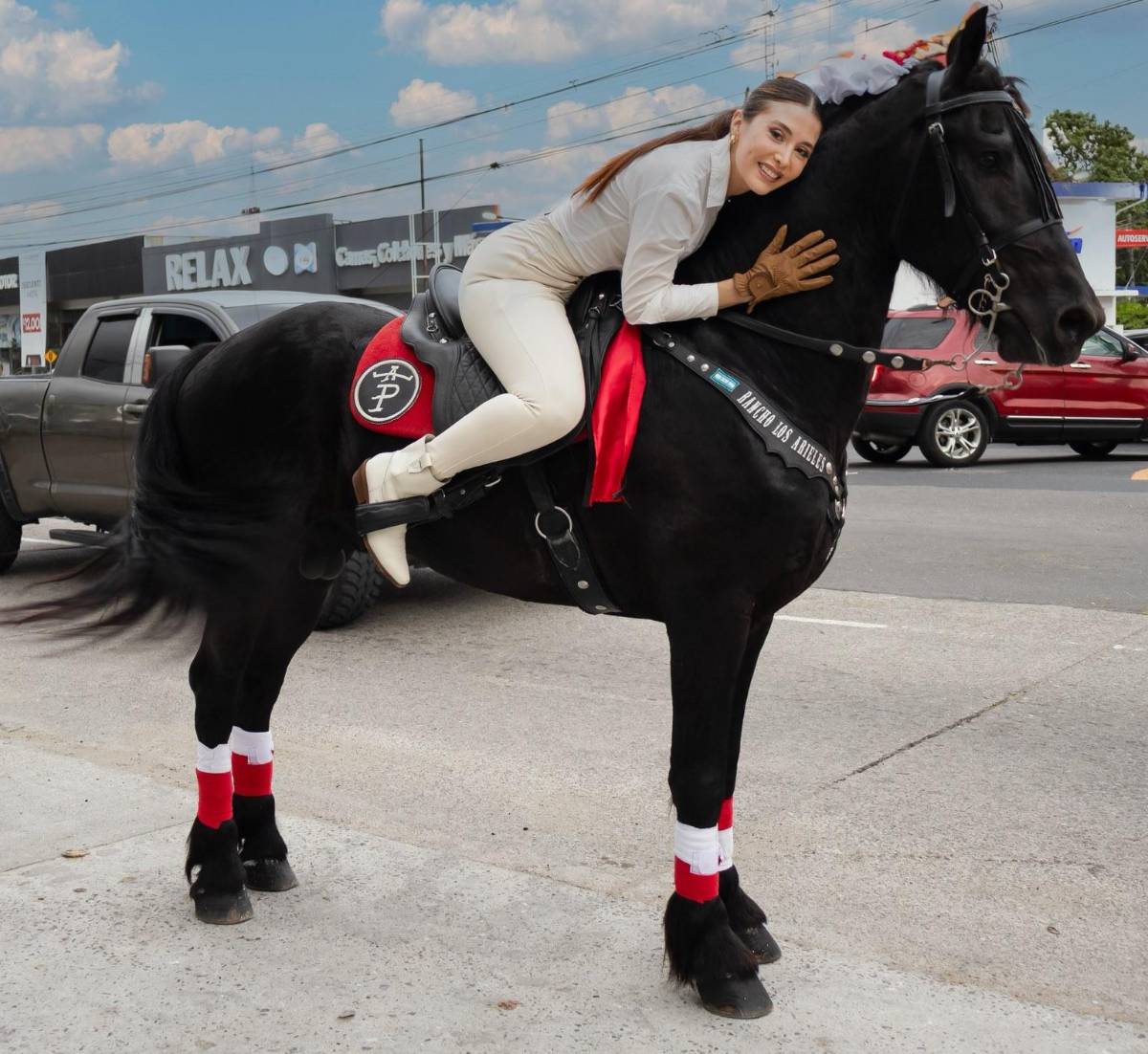 Iroshka Elvir a Scherly Arriaga: seguí haciendo campaña con los fondos de Sedesol