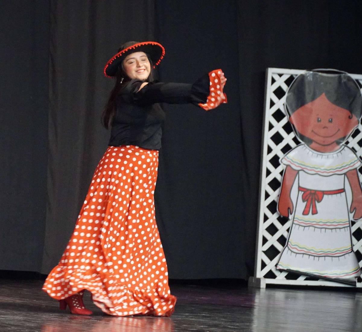 Danza y tradición en el Encuentro Cultural Artístico de la EIS