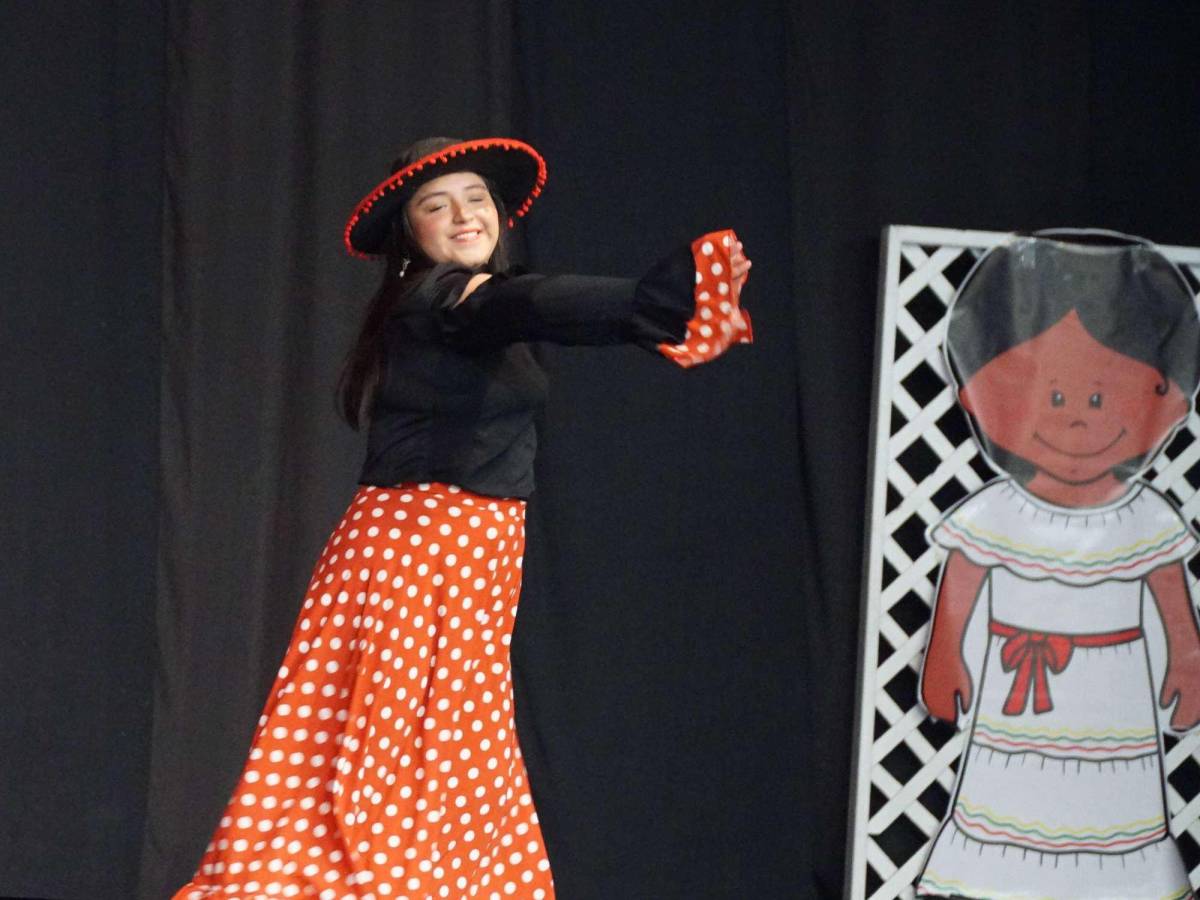 Danza y tradición en el Encuentro Cultural Artístico de la EIS