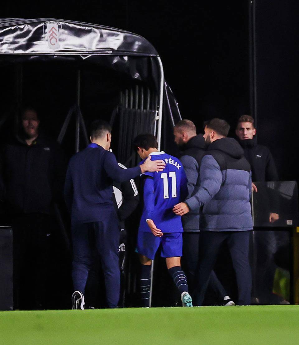 El jugador portugués se fue al vestuario tras ser expulsado.