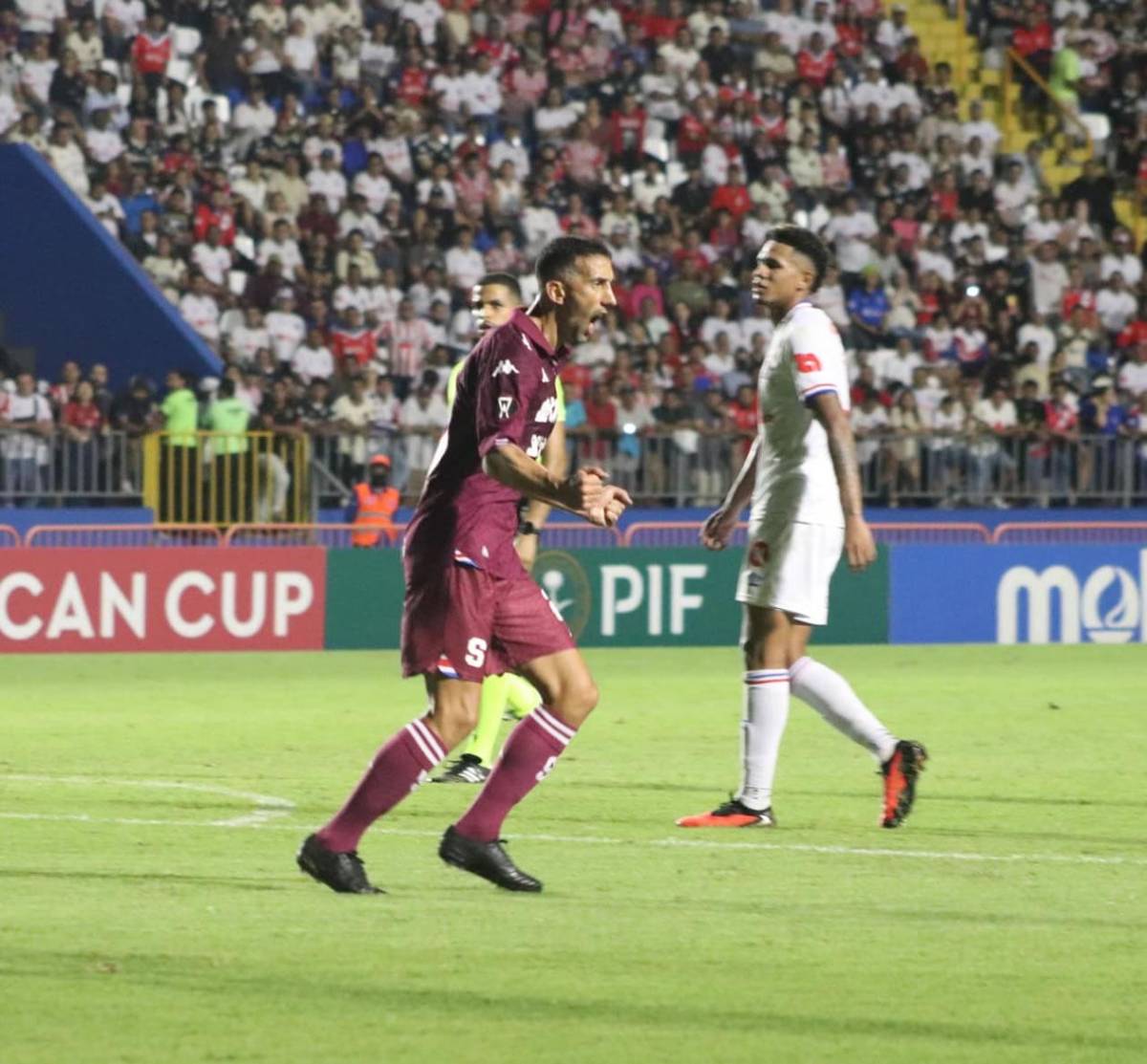 Olimpia da el golpe en Concacaf, dedicatoria, crack de Brasil y periodista roba miradas