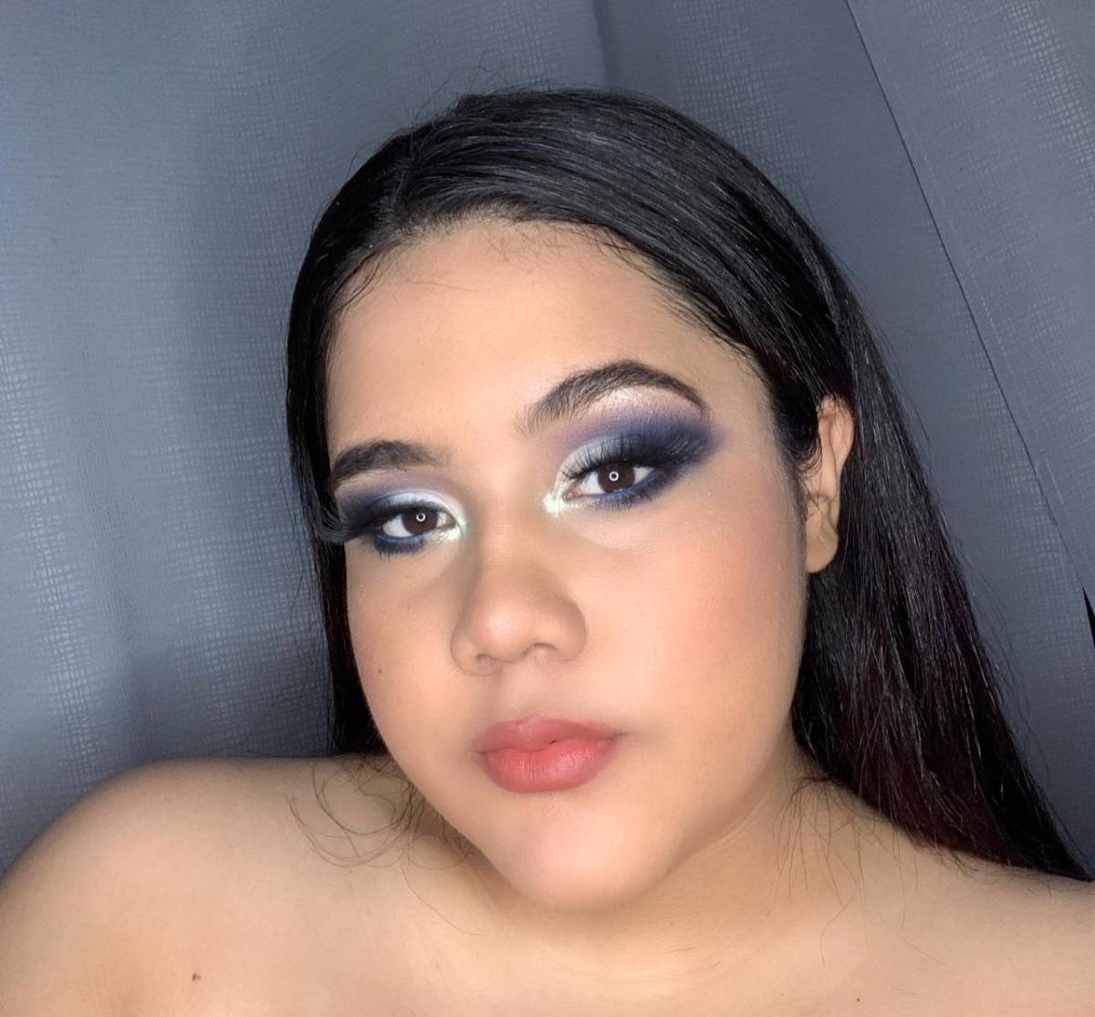 Maquillaje ‘glam’ en dorado para fiestas