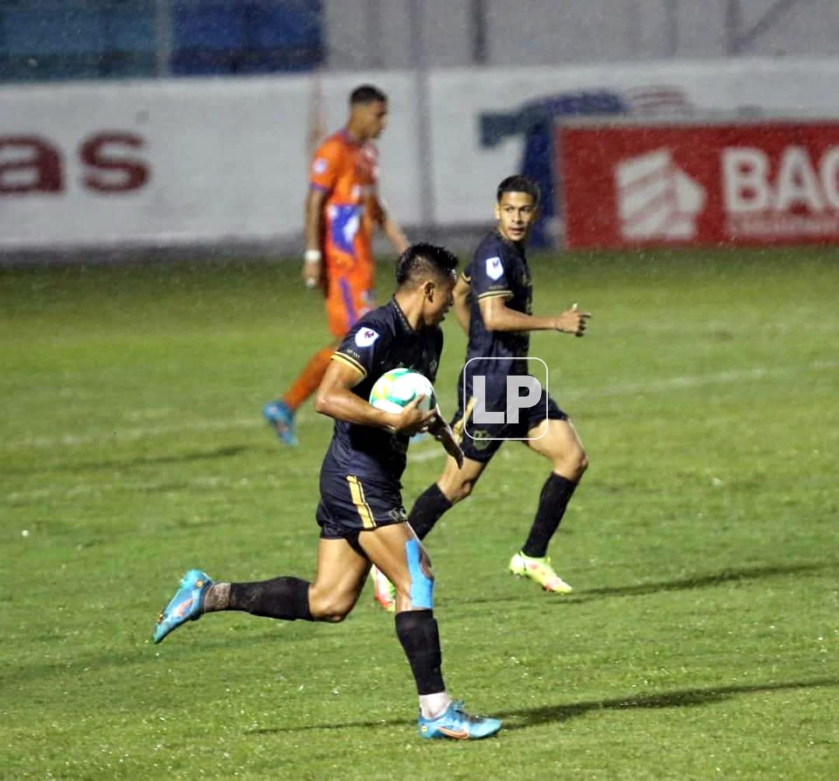 El delantero hondureño Frelys López se estrenó como goleador con la camisa olanchana.