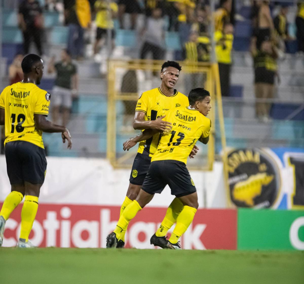 Real España festeja a lo grande, polémica y así sufrió Jeaustin Campos