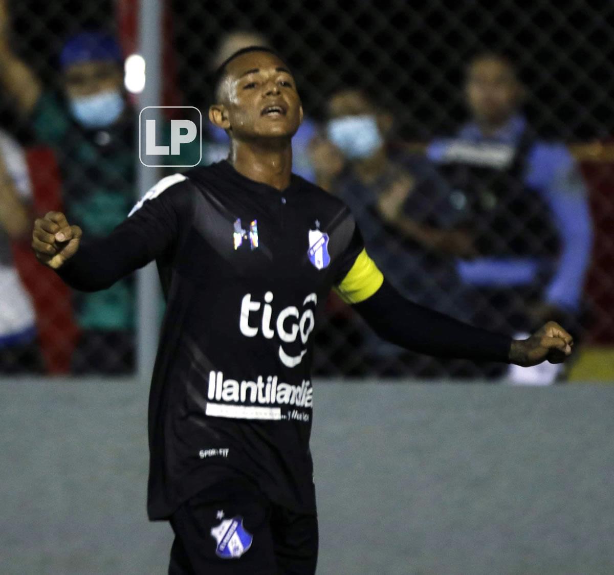 Cristian Sacaza fue un dolor de cabeza para la defensa del Platense y marcó un gol para el triunfo del Honduras Progreso.