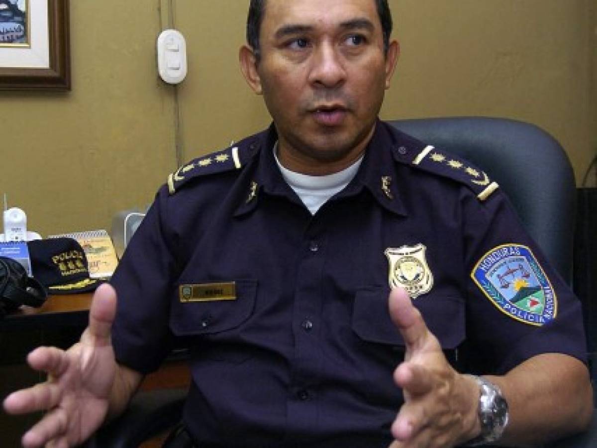 Jefes policiales niegan participación en crímenes