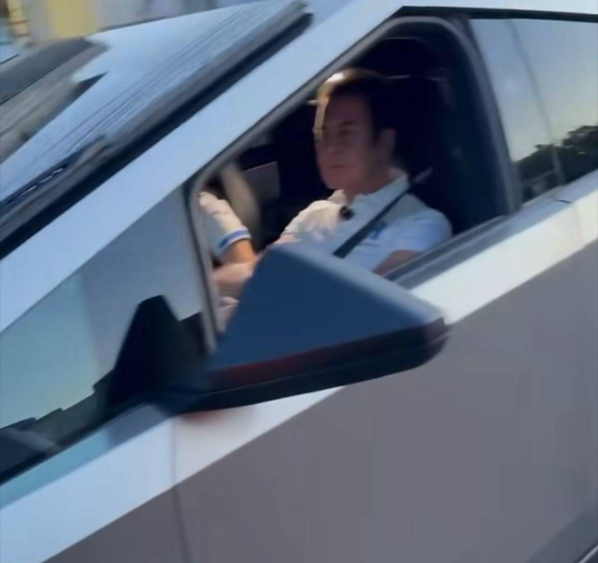 Nasralla e Iroshka presumen lujoso Cibertruck: ¡Qué clase de presidente tendremos, top!